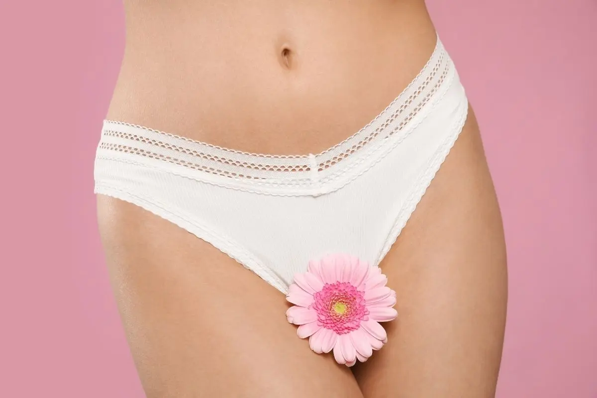 Estetik cerrahi uzmanı tarafından gerçekleştirilen Barbie vajina estetiği ile anatomik görünüm iyileştirme